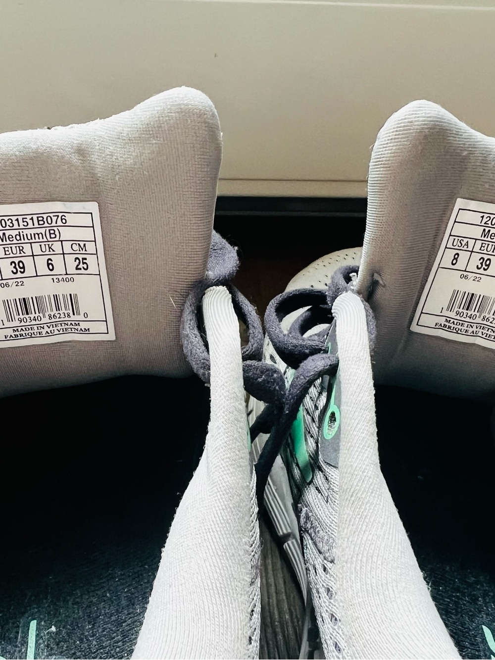 Brooks Women’s Ariel Running Shoes - Gray / Mint Green Accent. Size 8 runs small - Picture 10 of 11